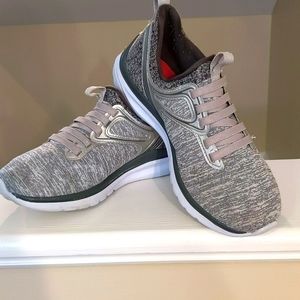Olympikus grace gray ladies sneakers size 7